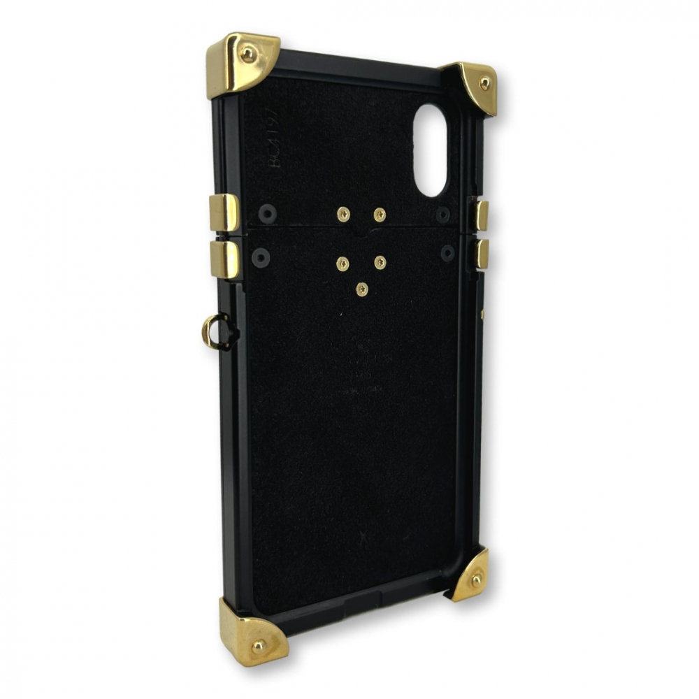 Louis Vuitton handytasche mit Monogramm im Kofferraum