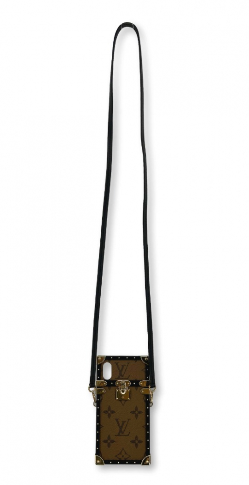 Louis Vuitton handytasche mit Monogramm im Kofferraum