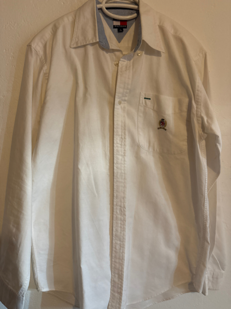 Tommy Hilfiger Herrenhemd der Marke Tommy Hilfiger.