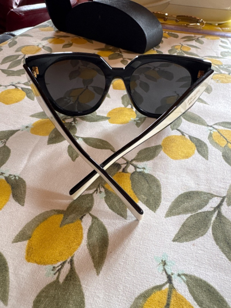 Prada Schwarz und weiß