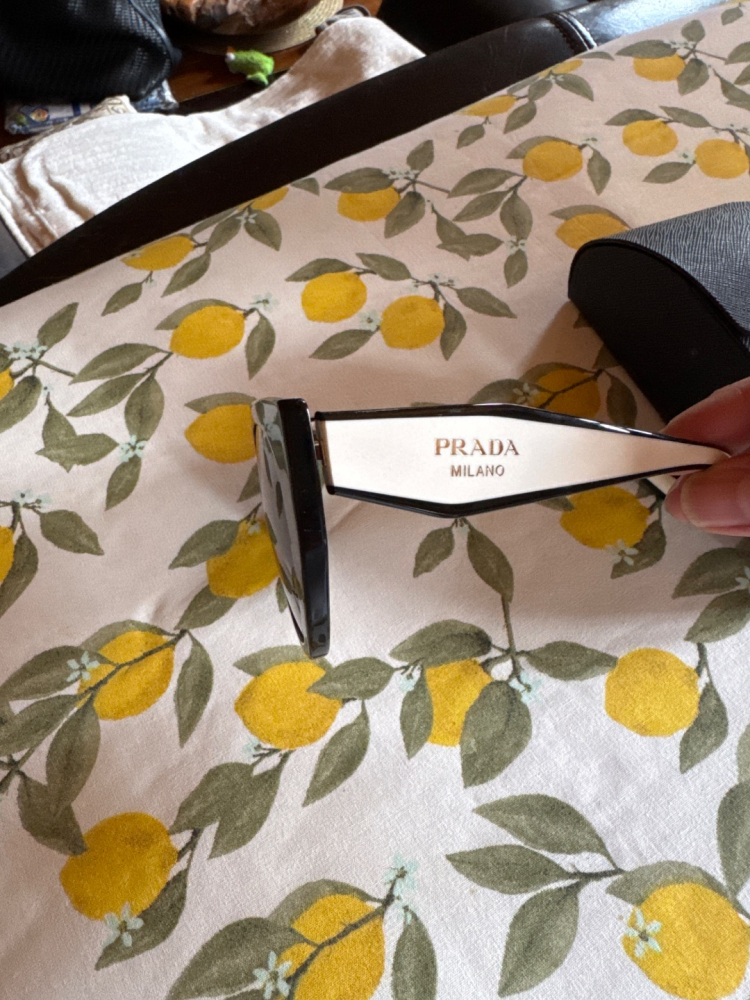 Prada Schwarz und weiß