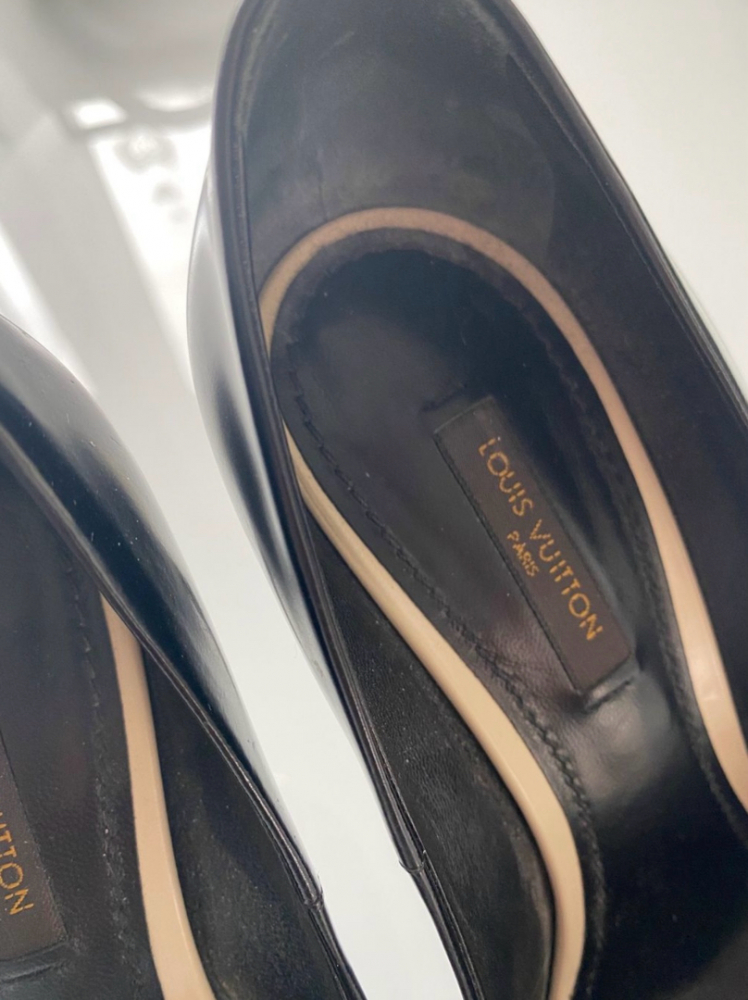 Louis Vuitton Eyeline pump