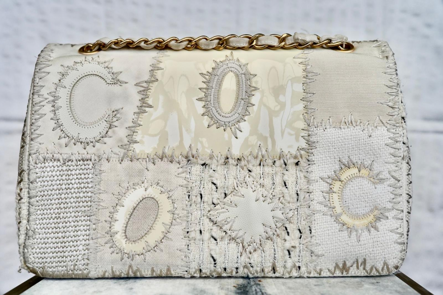 Chanel Tweed Patchwork Jumbo Tasche in Weiß und Creme