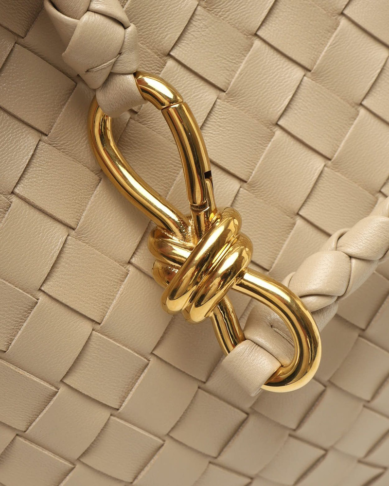 Bottega Veneta Medium Andiamo Bag