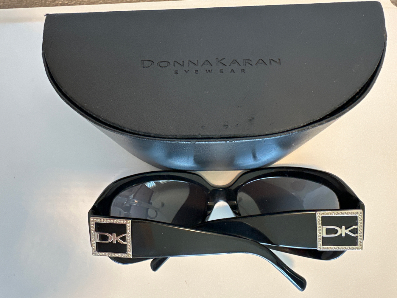 Donna Karan Lunettes de soleil noires