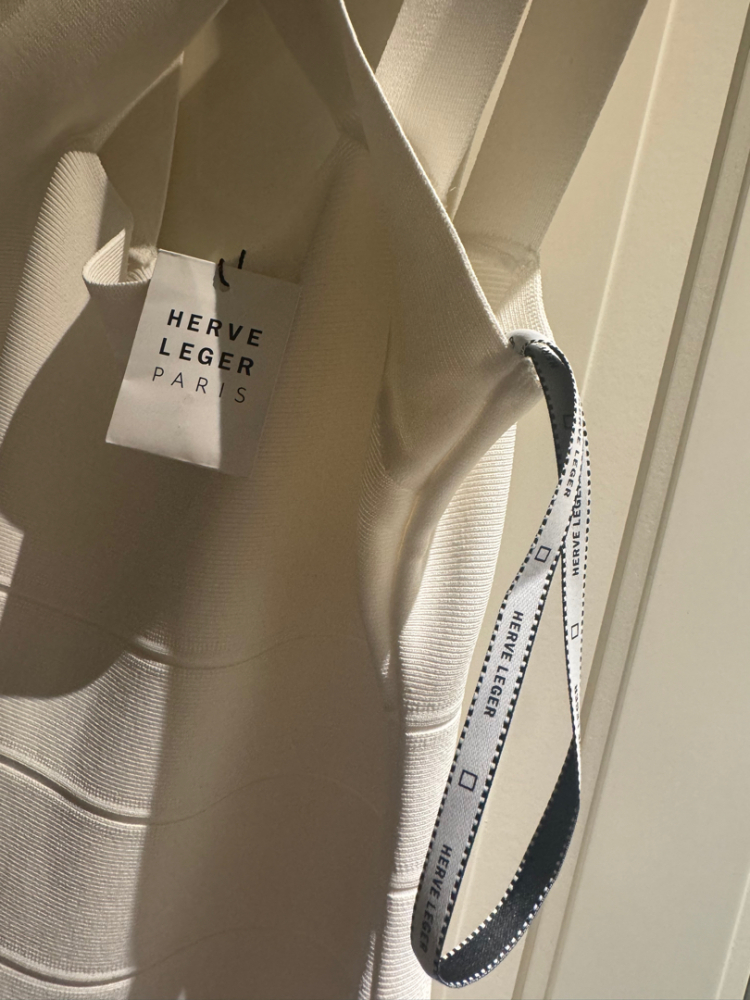 Herve Leger MINI-SYMBOLKLEID MIT KREUZAUSSCHNITT