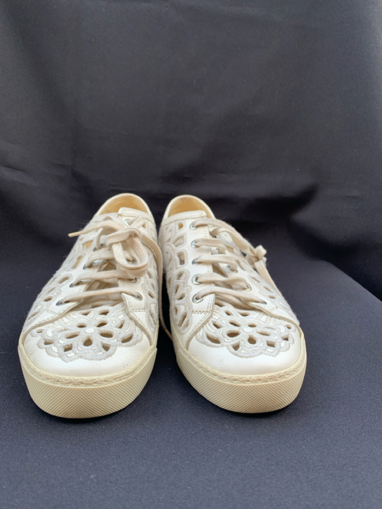 Chanel Sneakers mit Spitze