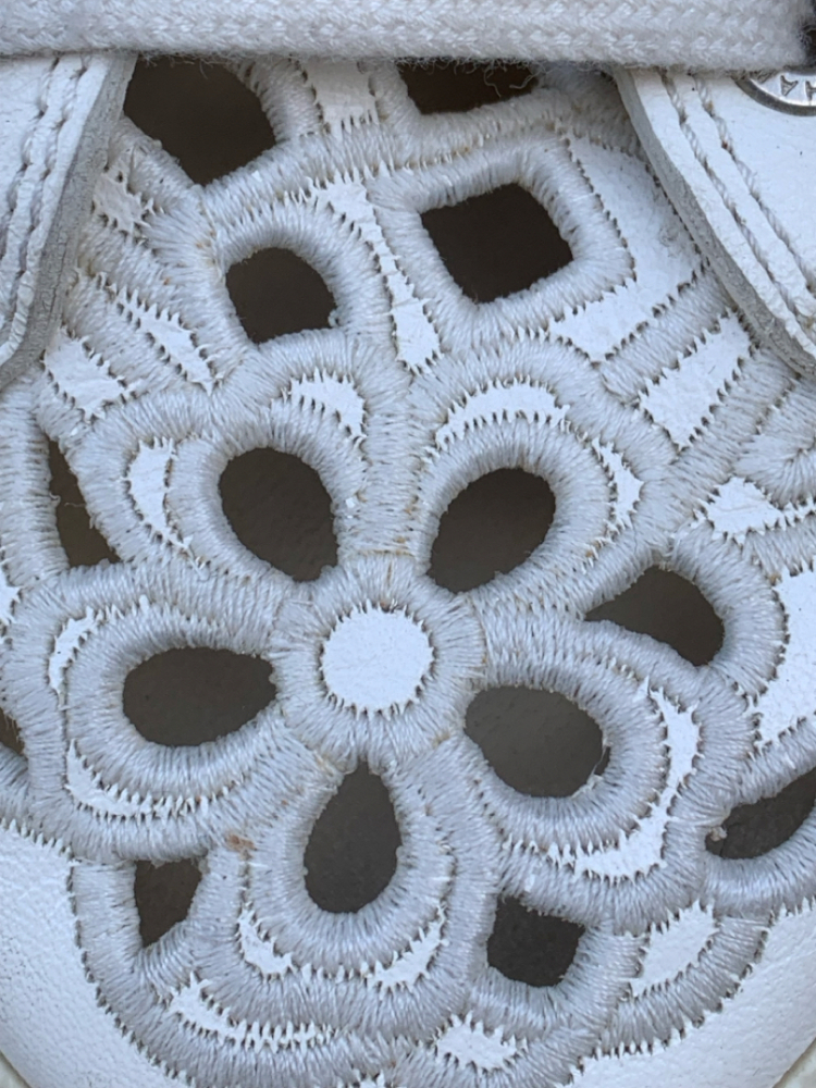 Chanel Sneakers mit Spitze