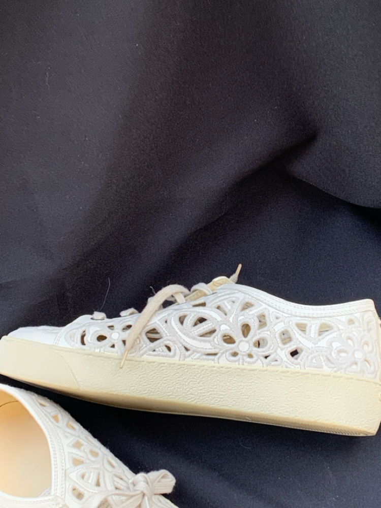 Chanel Sneakers mit Spitze