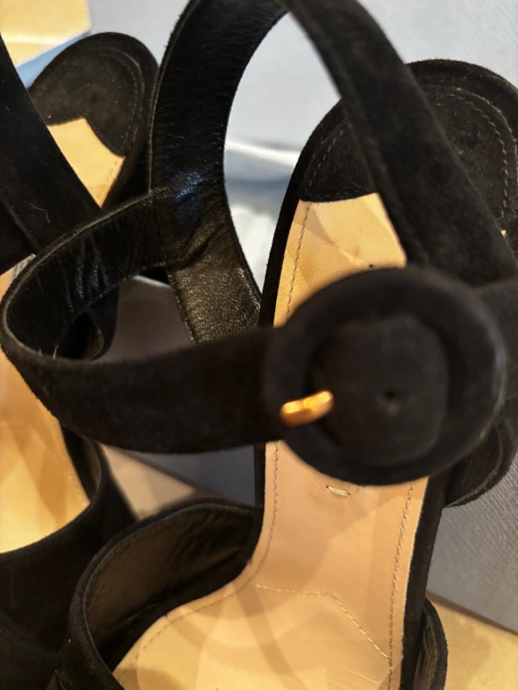 Prada Schuhe mit hohen Absätzen