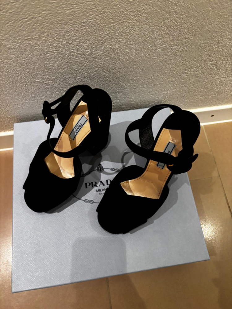 Prada Schuhe mit hohen Absätzen
