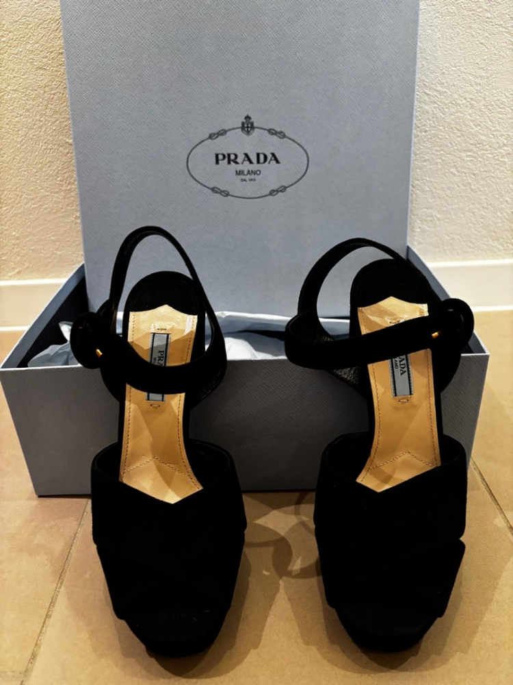 Prada Schuhe mit hohen Absätzen