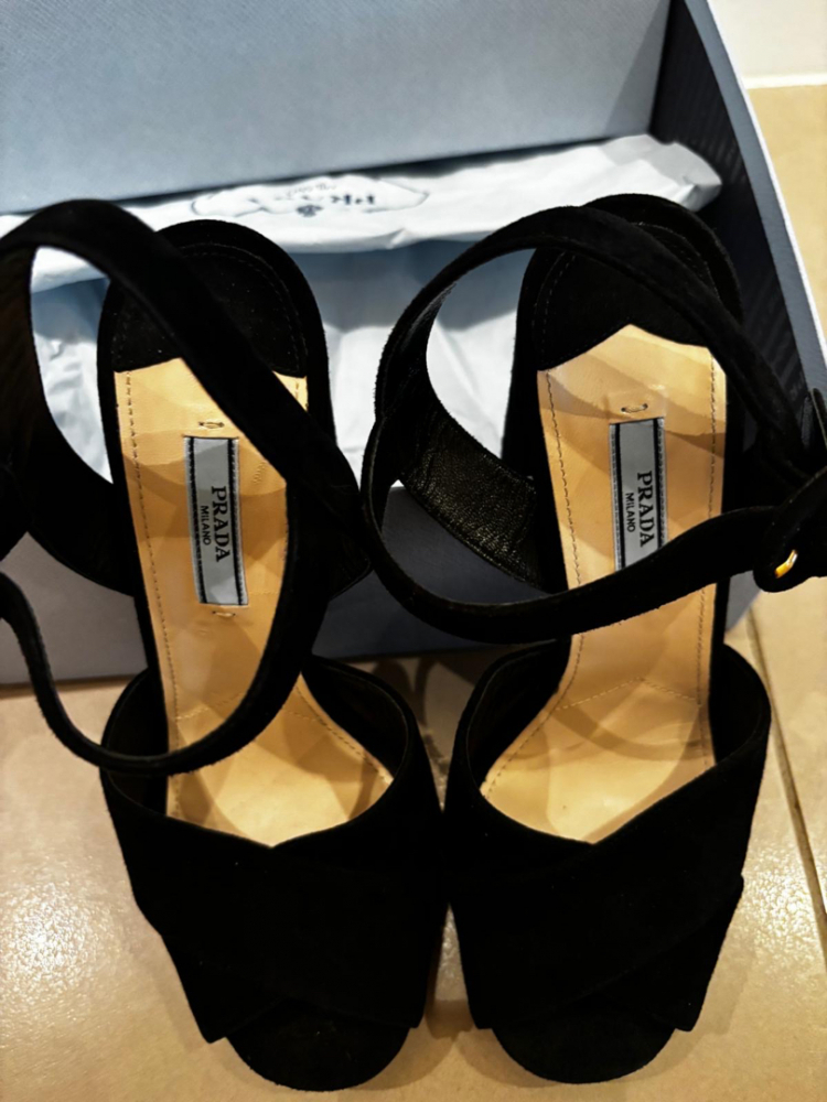 Prada Schuhe mit hohen Absätzen