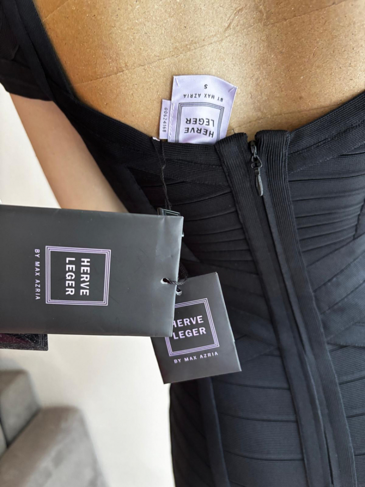 Herve Leger Enganliegendes schwarzes Kleid