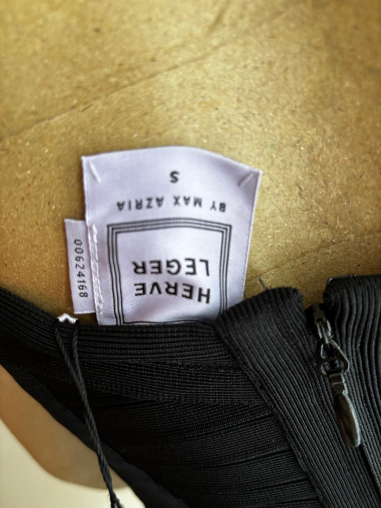 Herve Leger Enganliegendes schwarzes Kleid