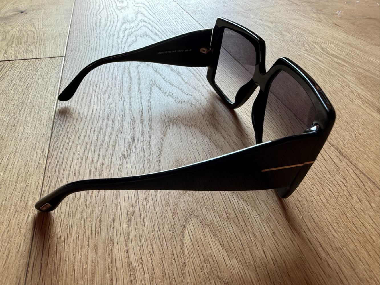 Tom Ford Quinn schicke schwarze Sonnenbrille in Übergröße