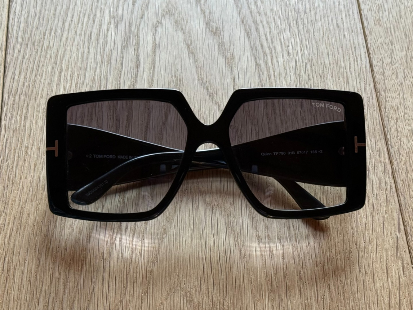 Tom Ford Quinn schicke schwarze Sonnenbrille in Übergröße