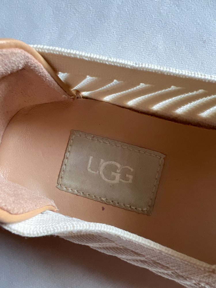 UGG In Strick