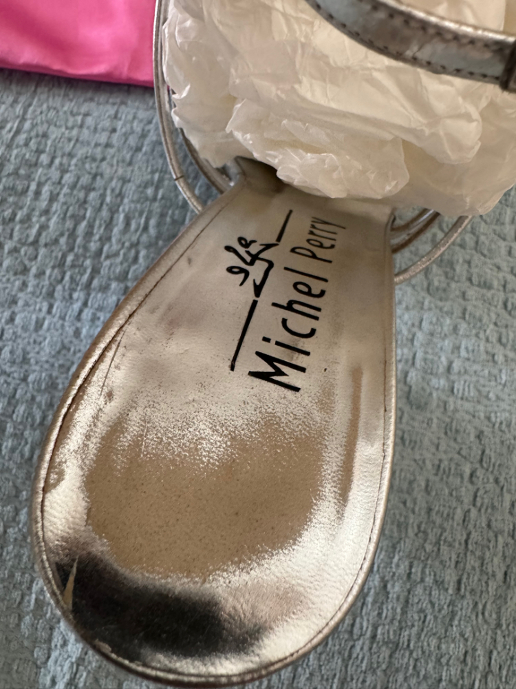 Michel Perry Absätze