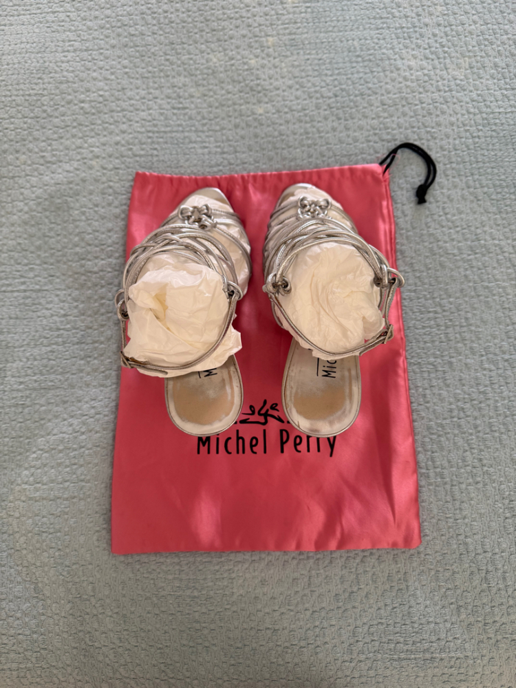 Michel Perry Absätze