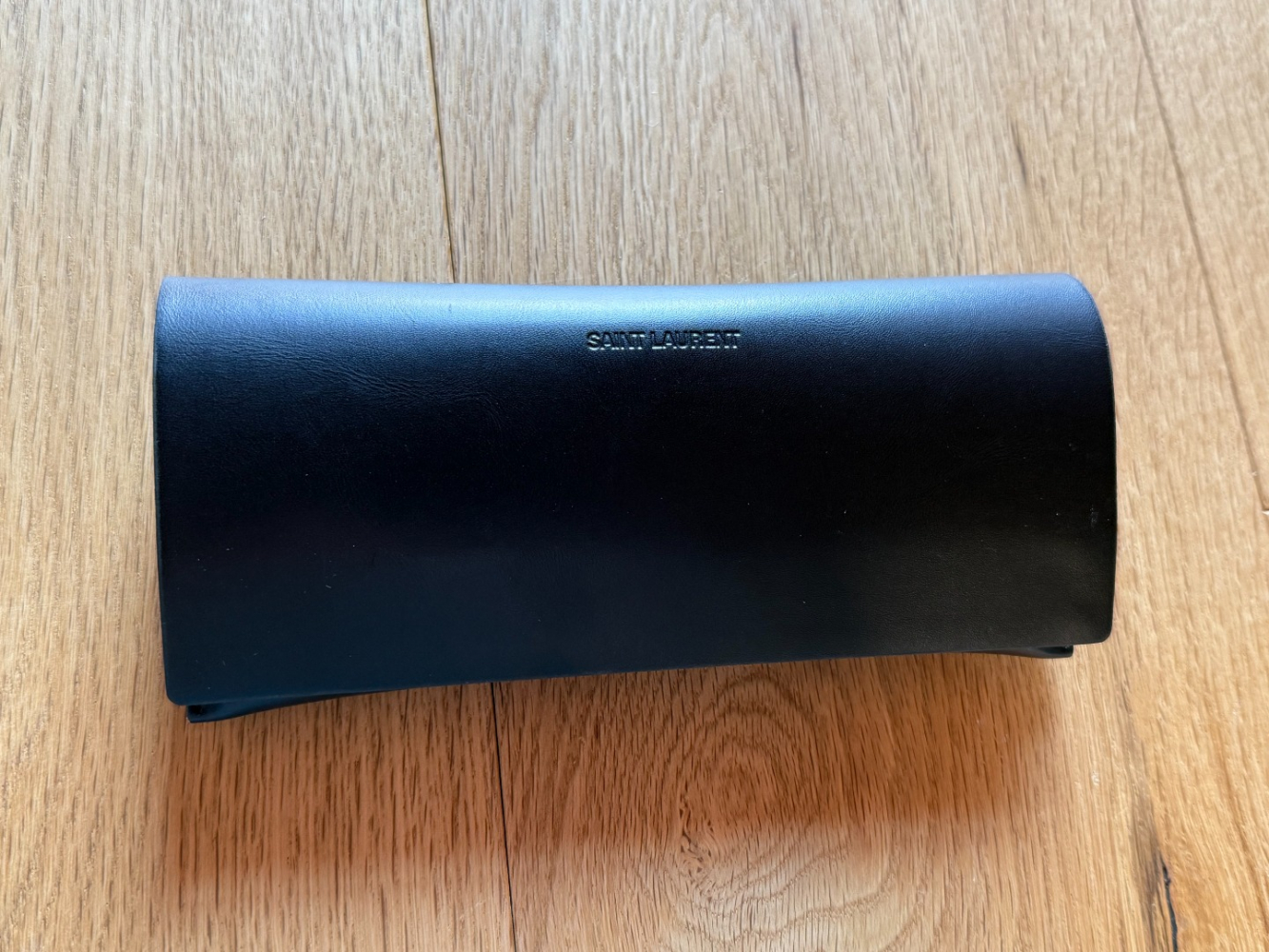 Saint Laurent Lunettes de soleil noires 001 audacieuses et classiques !