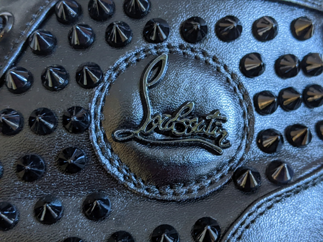 Christian Louboutin Schwarze Sneakers aus Leder und Spikes 37