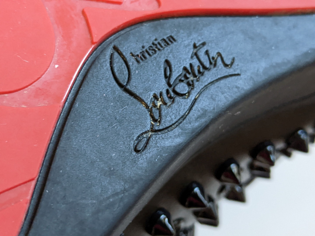 Christian Louboutin Schwarze Sneakers aus Leder und Spikes 37