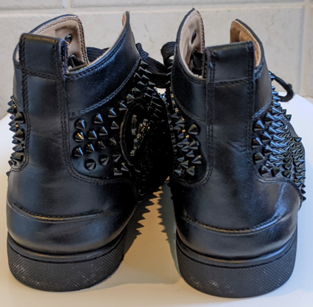 Christian Louboutin Schwarze Sneakers aus Leder und Spikes 37