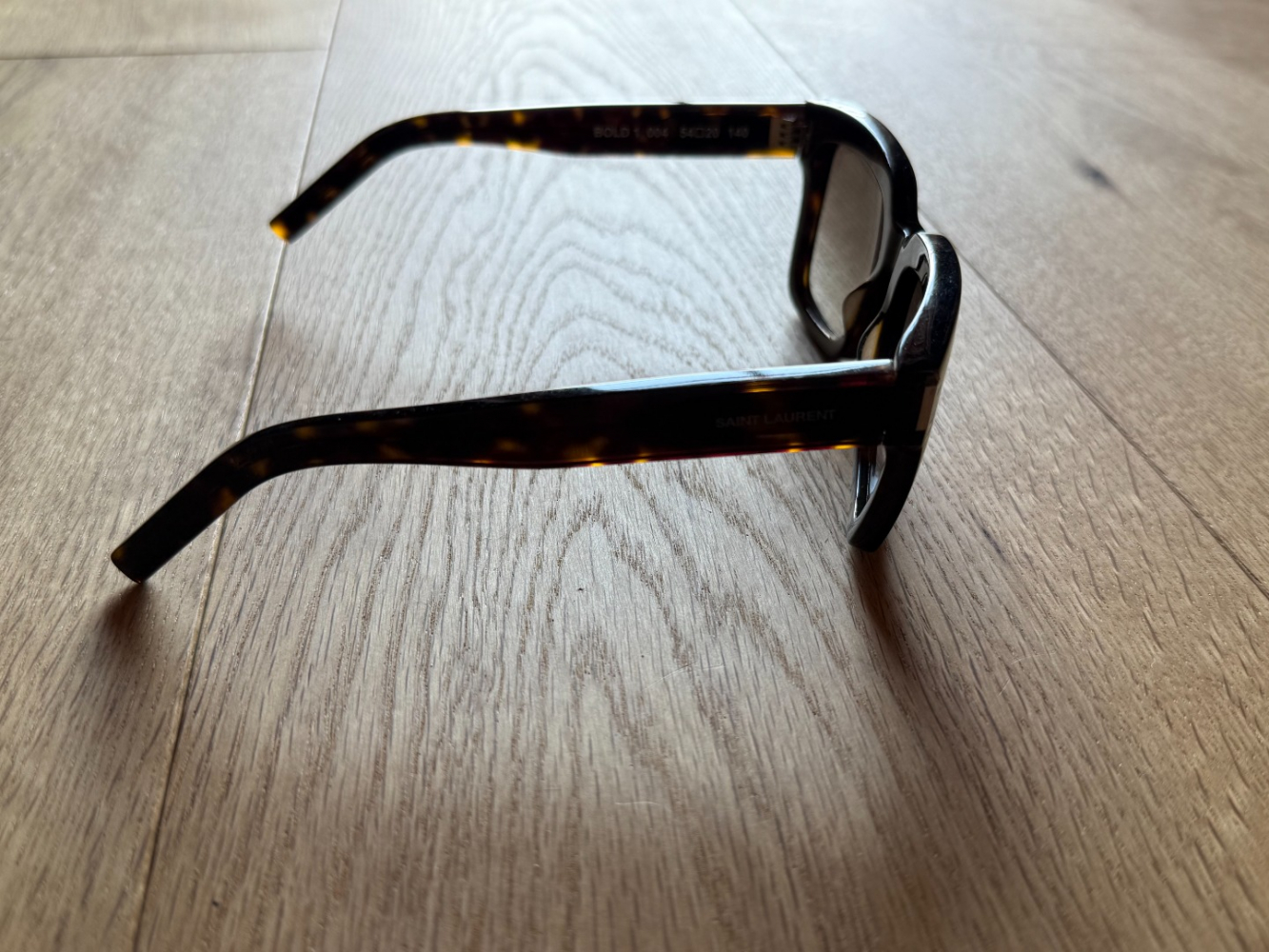 Saint Laurent Lunettes de soleil classiques en écaille Bold 1 004 !