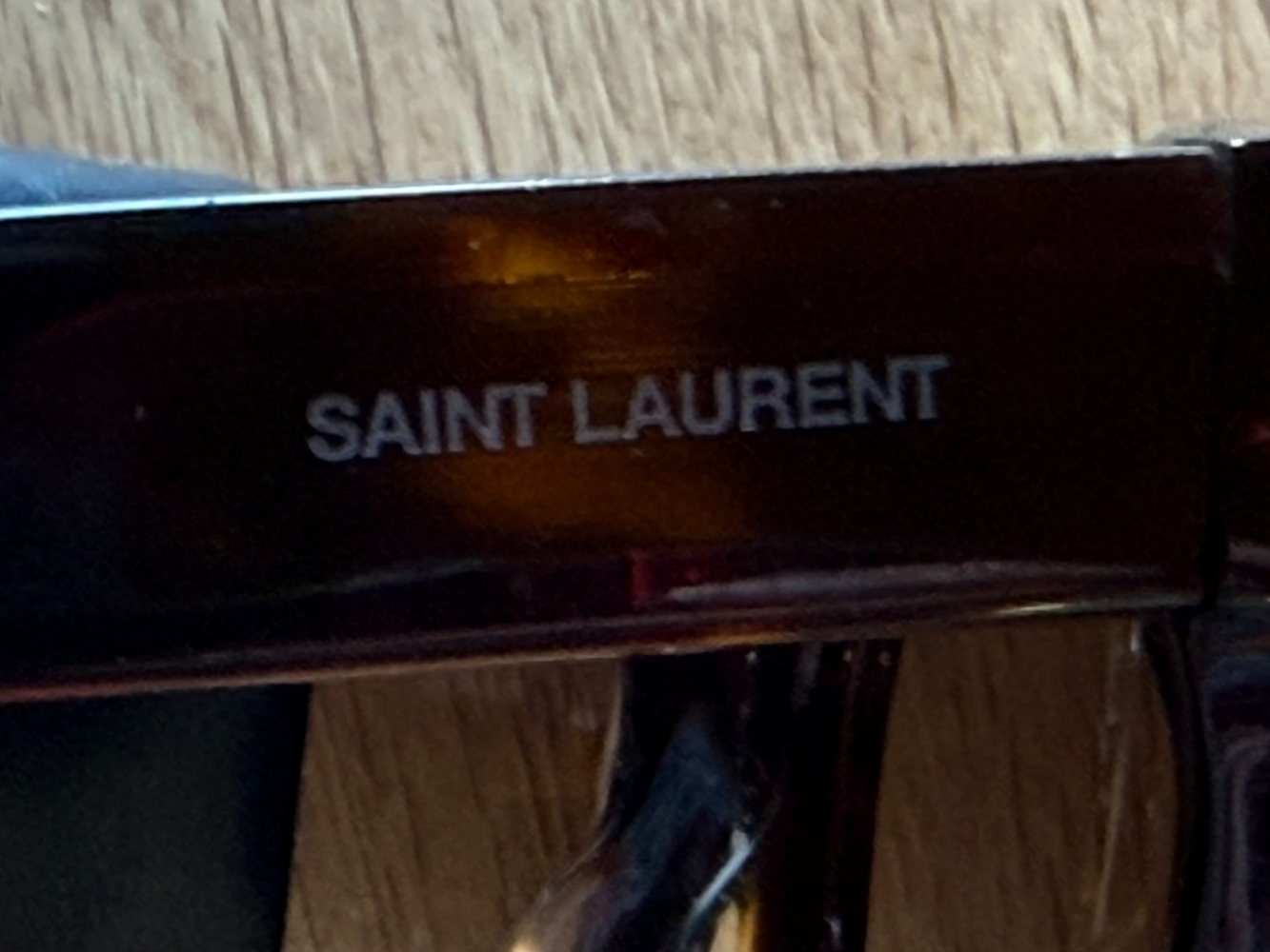Saint Laurent Lunettes de soleil classiques en écaille Bold 1 004 !
