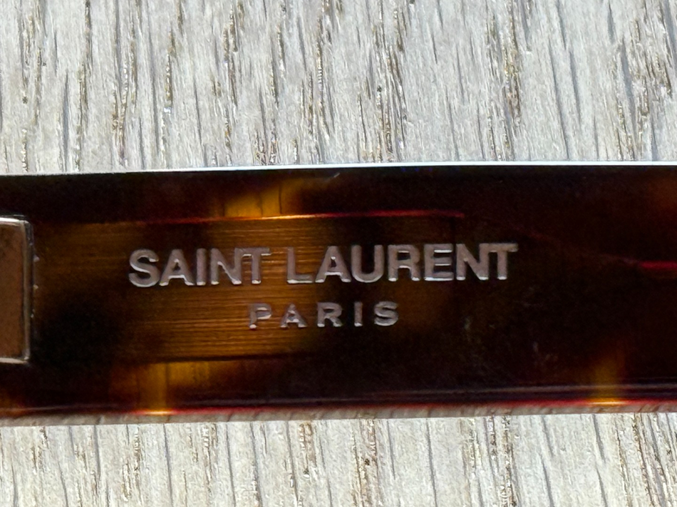 Saint Laurent Lunettes de soleil classiques en écaille Bold 1 004 !