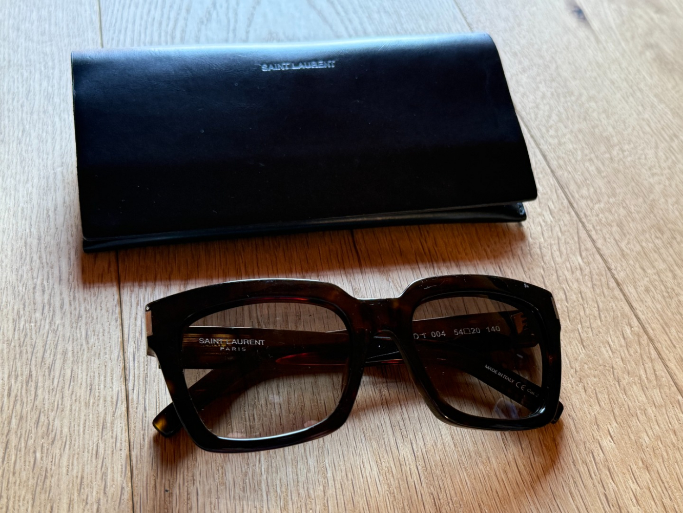 Saint Laurent Lunettes de soleil classiques en écaille Bold 1 004 !