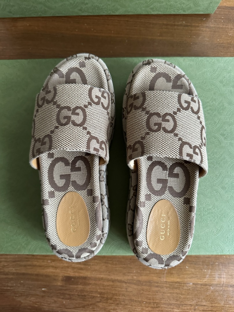 Gucci Flat Sandals