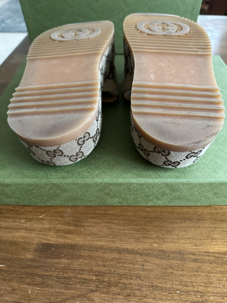Gucci Flat Sandals