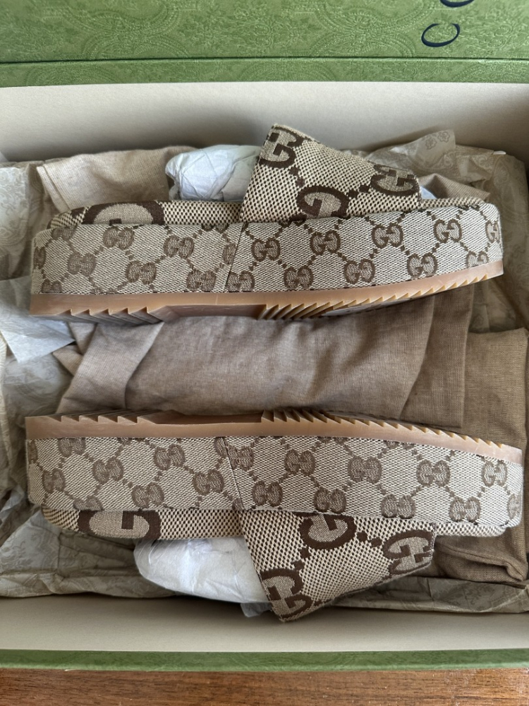 Gucci Flat Sandals