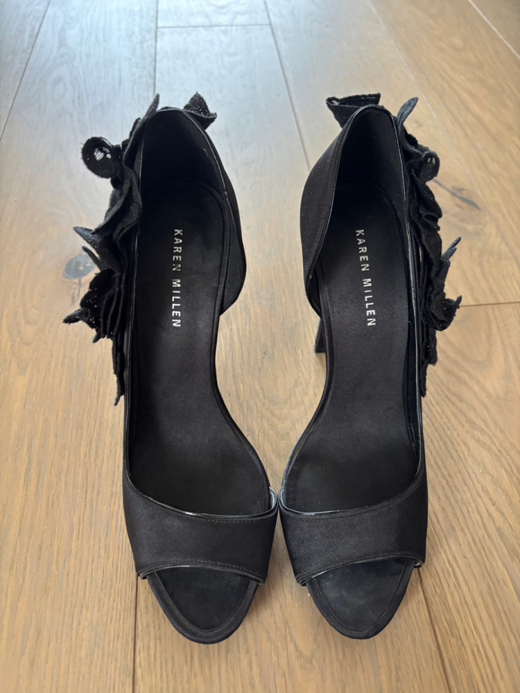 Karen Millen Pumps aus Satin