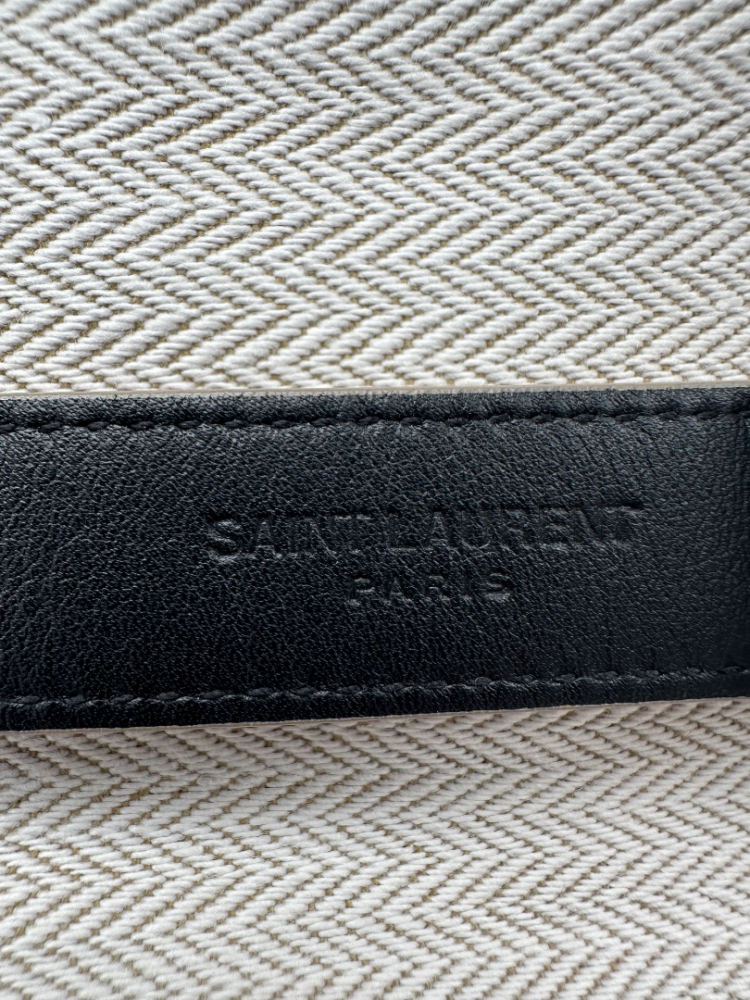 Yves Saint Laurent CEINTURE CASSANDRE FINE AVEC BOUCLE CARREE EN BOITE SAINT LAURENT CUIR