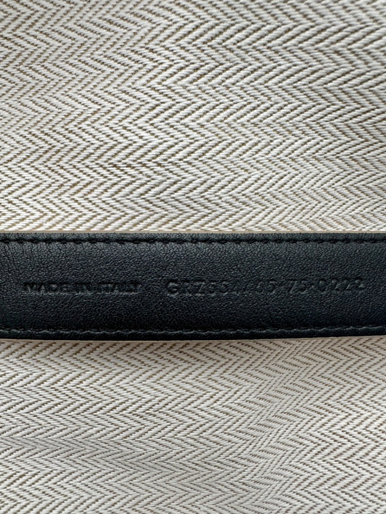 Yves Saint Laurent CEINTURE CASSANDRE FINE AVEC BOUCLE CARREE EN BOITE SAINT LAURENT CUIR