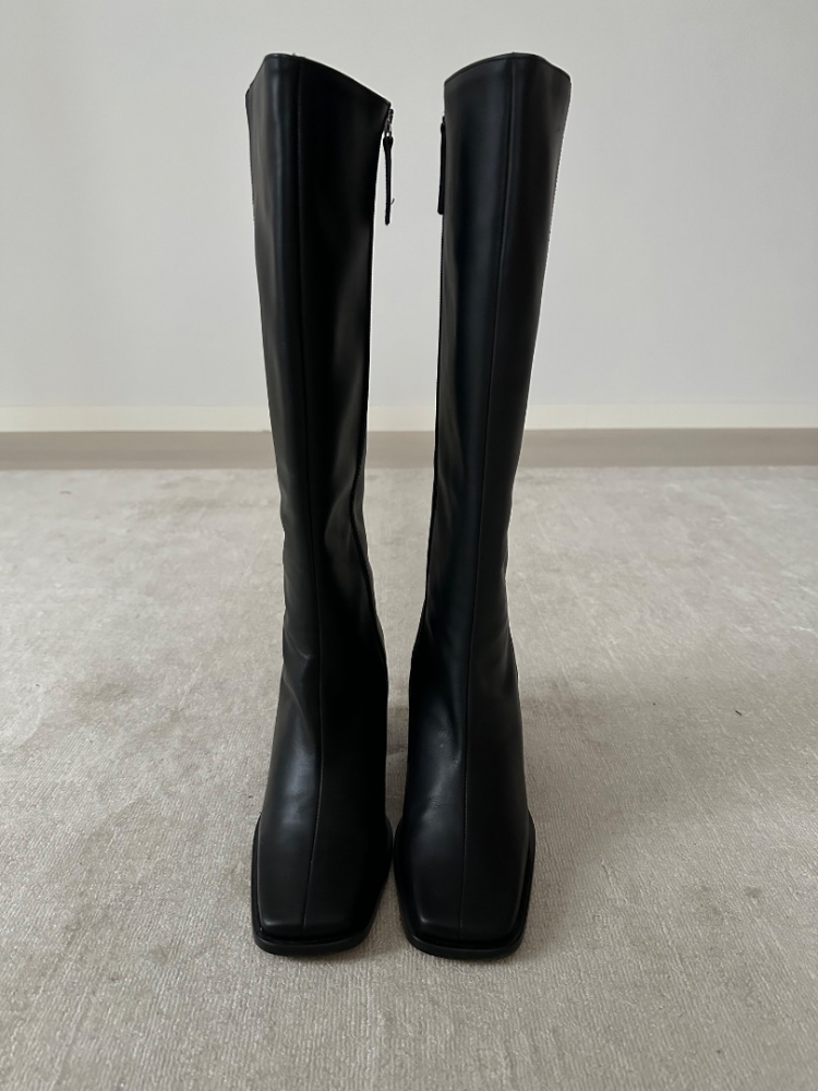 ALOHAS EAST BLACK LEATHER BOOTS