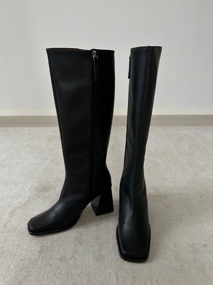 ALOHAS EAST BLACK LEATHER BOOTS