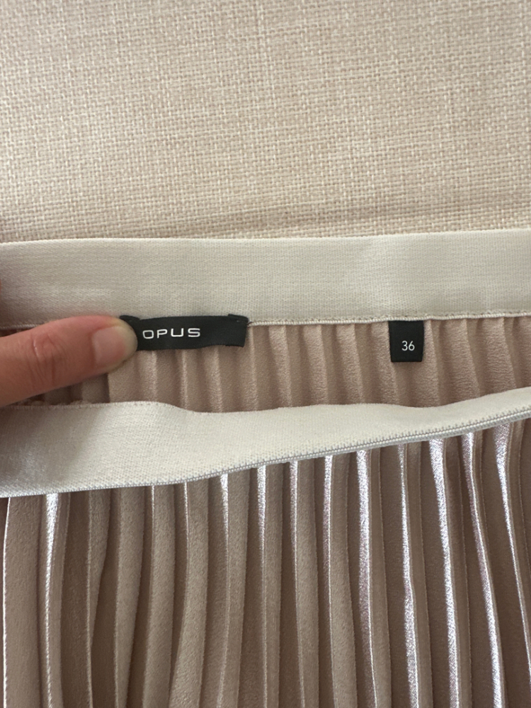 Opus Langer, goldfarbener Faltenrock