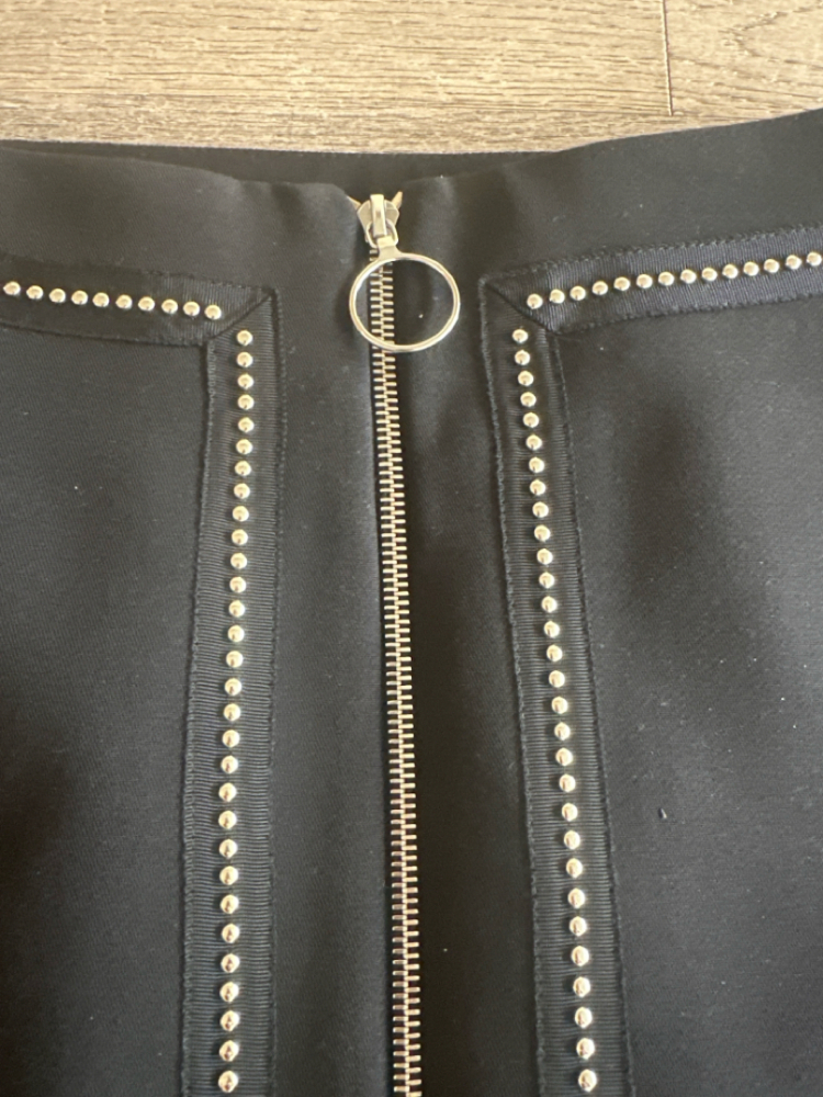 Maje Jupe noire à zip cloutée