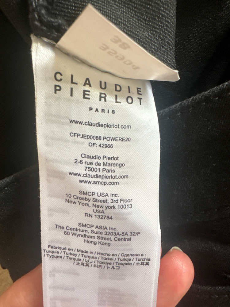 Claudie Pierlot Schwarze Röhrenjeans mit Perlenknopf