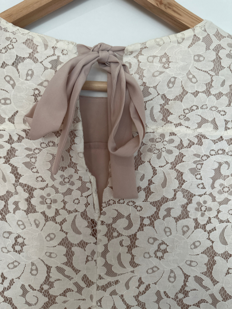Massimo Dutti Kleid in Rosa/Elfenbein mit Spitzendetails