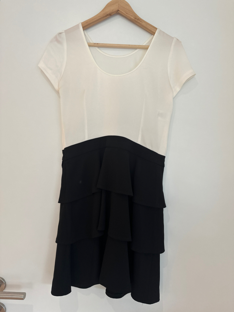 Claudie Pierlot Robe RINGO courte noire et blanche,