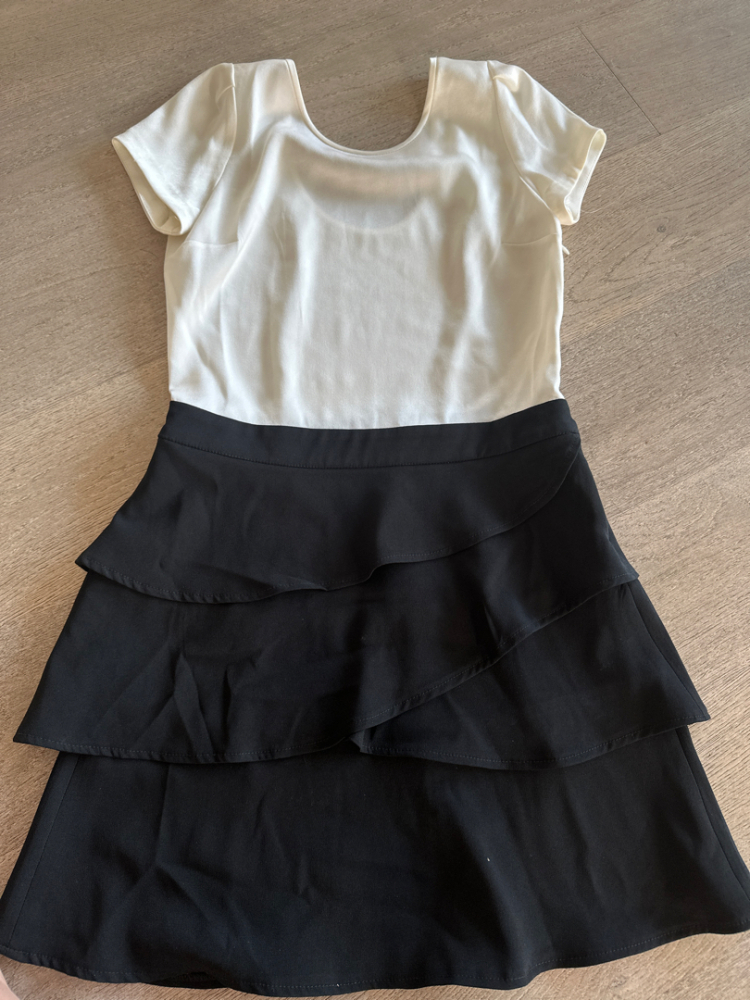 Claudie Pierlot Robe RINGO courte noire et blanche,