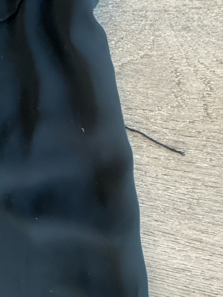 Sisley Fließendes schwarzes Kleid