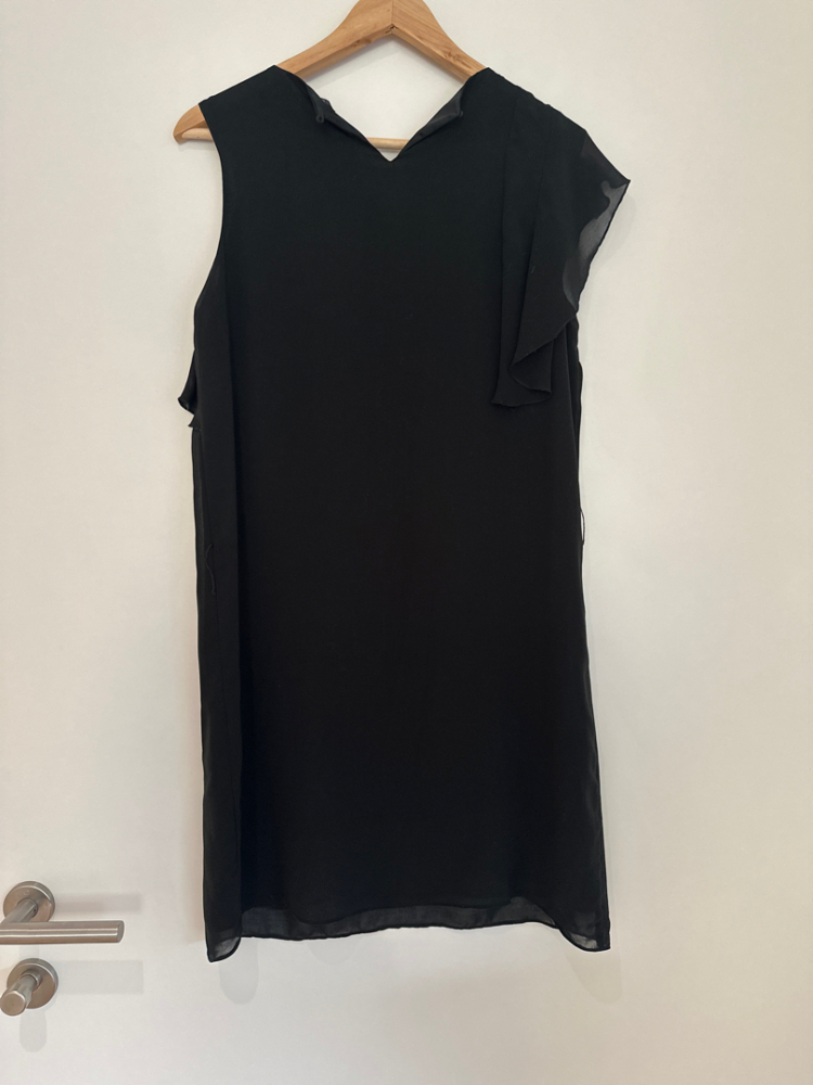 Sisley Fließendes schwarzes Kleid