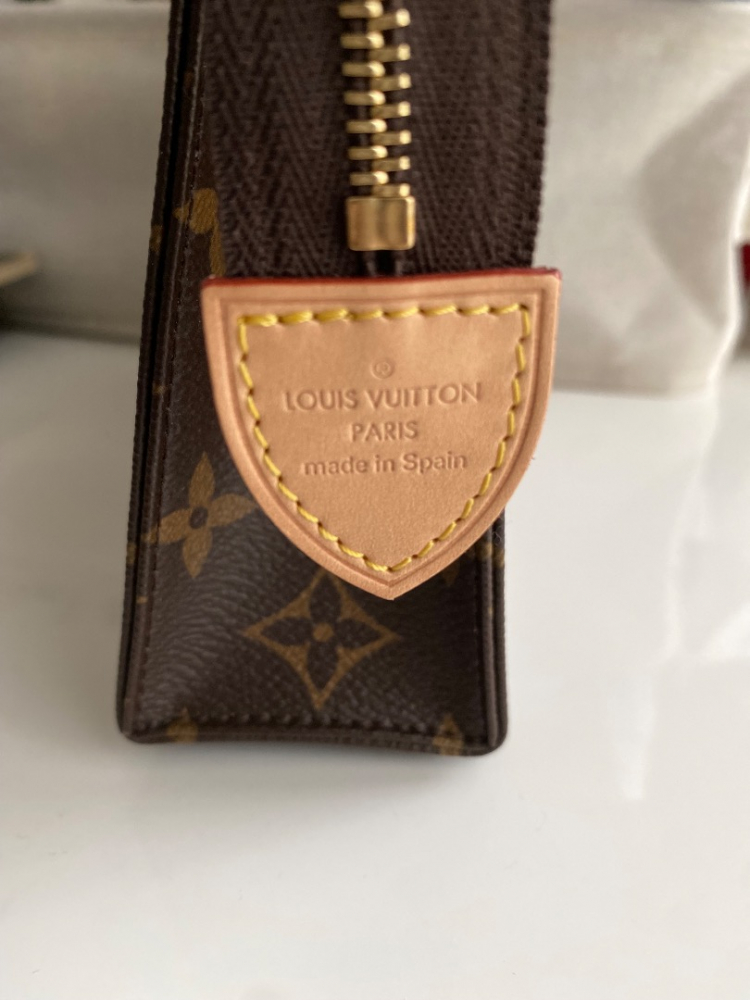 Louis Vuitton LV Toiletry 19
