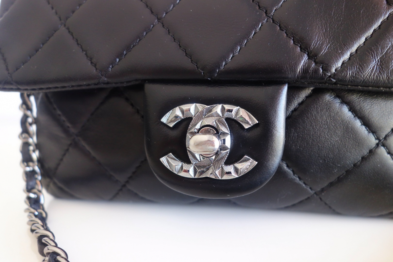 Chanel Pochette Chanel cuir noir